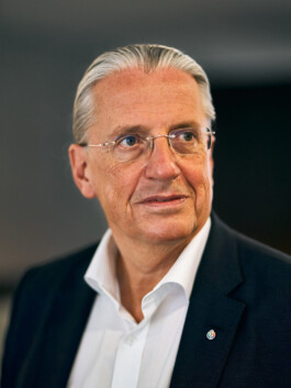 SEBASTIAN WOLF